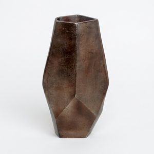 Vase à fleurs géométrique en métal fait main, sur pied, pour fleurs artificielles, récipient décoratif contemporain pour salon - Product Image 1