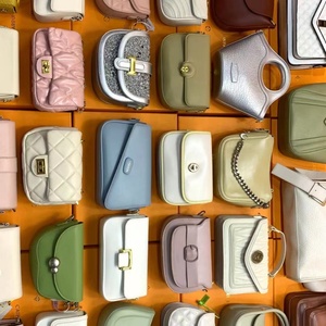 Y BIN NUEVO Popular a Bajo Precio Venta al por Mayor a Granel 90% Limpio Nuevo, Bolsas de Pacas de Moda para Ropa Usada - Product Image 4