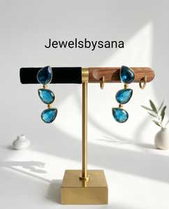 Boucles d'oreilles Ocean Teardrop à trois couches – Boucles d'oreilles pendantes en laiton plaqué or et cristal bleu, faites à la main, pour femmes, élégantes pour les soirées - Product Image 3