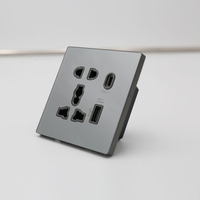 Prise murale universelle 10A IP22 en verre trempé avec ports USB-A et USB-C, ignifuge, contacts en cuivre pur, 5V, usage hospitalier