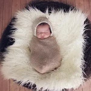 Fantastik yenidoğan bebek battaniye fotoğraf çekimi için harika yenidoğan bebeğin dekoratif yün battaniye fotoğraf sahne