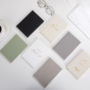 Sang Trọng Ép Da Vàng Đóng Dấu Album Ảnh Tang Lễ Khách Gỗ Hát Trong Cuốn Sách Với Bút Linen Lời thề Sách Cho Đám Cưới - Product Image 1