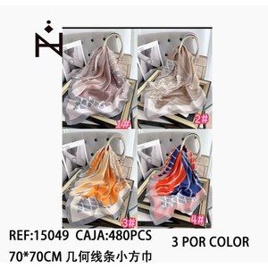 Foulard Quadrato Piccolo con Linee Geometriche 70x70cm Accessorio Moda per Donna - Product Image 3