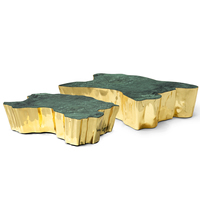 Table basse de luxe haut de gamme avec structure en métal moulé et plateau en marbre naturel du Guatemala, motif Arbre de Vie