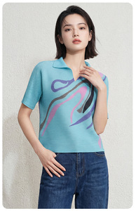 2026 Plus Size Friendly Miyake Pleated Abstract Print Lapel V Neck Short Sleeve <b>Top</b> Western Clothing Women Online - Product Image 5