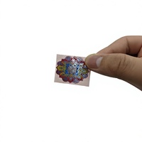 Film PET laser holographique et étiquettes personnalisées imprimées UV pour cosmétiques, pots de soin, flacons de parfum et emballages de luxe