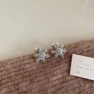 Pendientes de Perlas Artificiales con Diseño de Copo de Nieve, Elegantes y Económicos, para Mujer, Ideales como Regalo de Compromiso - Product Image 2