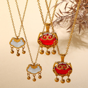 Collier Pendentif Rétro Tendance en Alliage de Zinc Plaqué Or 18K avec Œil de Chat Rouge et Blanc, Chaîne de Clavicule Cadeau - Product Image 1