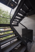 Escalier droit sur mesure, style moderne en fer forgé avec main courante en acier inoxydable pour villa, hôtel, projet commercial