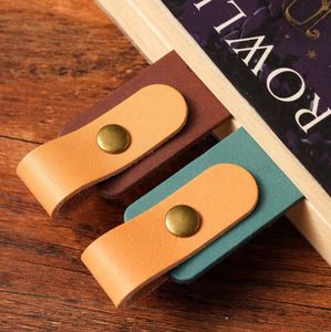 Marcapáginas Personalizado de Cuero PU Grabado, Moderno, Regalo Educativo para Amantes de los Libros, Uso Escolar y de Oficina - Product Image 3