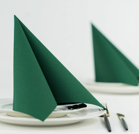 Paquet de 50 serviettes en papier jetables vertes en tissu jetable pour invités comme des serviettes de table pour les fêtes, les mariages