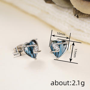 Eleganti orecchini a forma di cuore con diamanti in oro bianco e diamanti naturali taglio brillante rotondo per l'uso quotidiano da donna, romantici. - Product Image 5