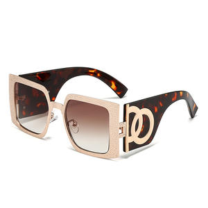 2024 nuovi occhiali da sole personalizzati di alta qualità da passerella in chiaro UV400 Unisex nero bianco rosa montature in metallo acetato - Product Image 6
