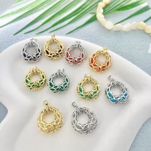 Pendentifs ronds creux plaqués cuivre, design géométrique, pour la fabrication de colliers, style Yiwu Printemps 2025, apprêts de bijouterie tendance - Product Image 1