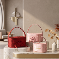 Panier-cadeau en tissu de soie de luxe personnalisé avec nœud chinois traditionnel et motif brodé pour cadeau de mariage