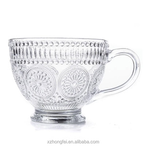 Tasses en verre gaufré moderne vintage écologiques transparentes avec poignée, empilables, personnalisables avec logo pour le petit-déjeuner, l'eau, la bière et les fêtes - Product Image 6