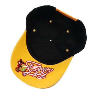 Gorra de Béisbol Clásica Personalizada con Visera Ajustable, Bordado Estructurado en Negro, Amarillo y Dorado, Gorras Deportivas - Product Image 5