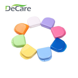 Estuche para Dentaduras Postizas DeCare, Pequeño, con Abertura Central, de Plástico, para Guardar Retenedores Dentales - Product Image 2