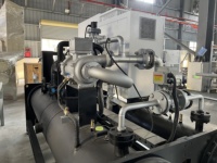 Chiller Sekrup Berpendingin Air Besar 600TR Bersertifikasi ISO Efisiensi Tinggi Otomatis Ramah Lingkungan Produktivitas Tinggi Pompa R410A