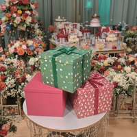 Boîte cadeau rigide de Noël personnalisée avec logo, couvercle et nœud en ruban de satin pour les acheteurs en gros de magasins de détail de produits de Noël