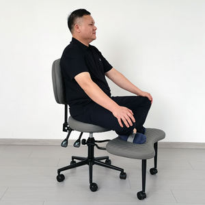 앞으로 또는 뒤로 움직일 수있는 등받이 원숭이 의자와 발 페달이 달린 인체 공학적 교차 다리 명상 의자 - Product Image 5