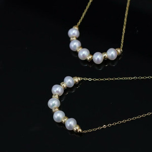 Collar Curvo con Sonrisa en Oro de 14K Hecho a Mano, Colgante de Perla Natural de Agua Dulce, Joyería Fina para Uso Diario y Citas - Product Image 1