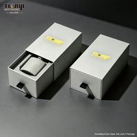 Boîte à tiroir en papier rigide personnalisée pour bougies parfumées et flacons de parfum avec emballage en boîte, ruban, logo estampé à chaud
