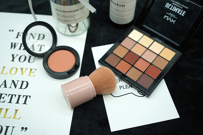 Best Premium Promotional Retractable Double-Ended Makeup Cosmetic Set Powder Blush Concealer Blending Puff Brush For Foundation