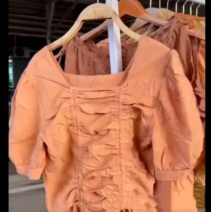 T-shirt da Donna Usate di Seconda Mano, Vendita all'Ingrosso, Stili Estivi alla Moda per Mercati Esteri Globali - Product Image 3