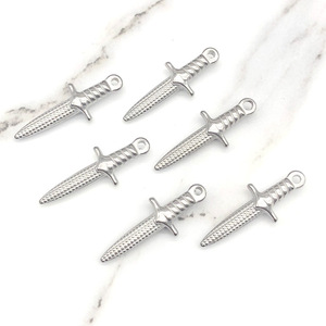 Đẹp Trai Bayonet Dagger Phong Cách Siêu Dao Kiếm Tùy Chỉnh Thiết Kế Kéo Mặt Dây Cá Nhân Charm Pendant Đối Với Trang Sức Làm - Product Image 4