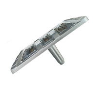 Goujon de route réfléchissant solaire anti-pression étanche IP68 avec réflecteur d'avertissement de lumière LED pour la sécurité routière