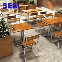 Ensemble de tables et chaises en bois de bouleau russe et contreplaqué marin, style minimaliste SEM, pour restaurant et café.
