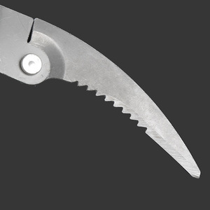 Couteau pliant en acier inoxydable Famous Enterprises, lame dentelée, outil de pêche pour retirer les hameçons - Product Image 1