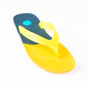 Sandalias de Playa para Hombre Fresh Pick, Color Amarillo Brillante, con Plantilla Contorneada para Uso en Exteriores - Product Image 3