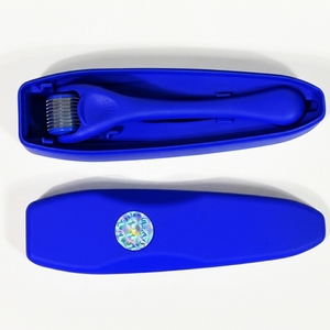 Rouleau Derma à Micro-aiguilles Couleur Personnalisée Bleu Mat Permanent en Titane, Aiguilles de 0,25 mm, Usage Domestique pour la Perte de Cheveux - Product Image 3