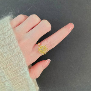 Anillo Giratorio Antiestrés con Diseño de Girasol, Microincrustaciones de Zirconia, Bañado en Oro y Cobre, Joyería para Mujer, Venta al Por Mayor - Product Image 2