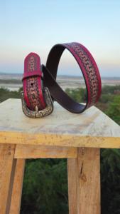 Artisan-เข็มขัดหนังสีน้ำตาลแกะสลักแบบดั้งเดิมหัวเข็มขัดโลหะวินเทจเครื่องประดับแฟชั่นแสงธรรมชาติ - Product Image 2