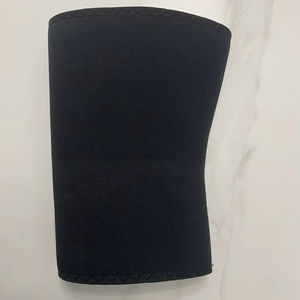 Rodillera de compresión rígida de neopreno de 7 mm para levantamiento de pesas y powerlifting con logo personalizado 2024 - Product Image 1