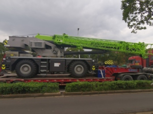 Zoomlion Narrow Field <span class=keywords><strong>4</strong></span> Wheel ZRT400V 40 <span class=keywords><strong>Ton</strong></span> <span class=keywords><strong>48m</strong></span> Pluma telescópica Grúa de camión para terreno áspero a la venta - Product Image 3