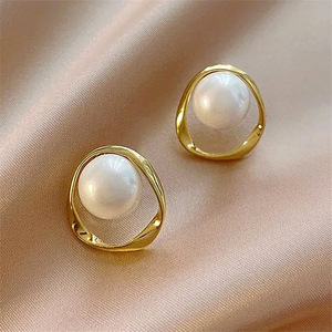 Eleganti Orecchini a Perno con Perle Finte Geometriche, Stile Francese, Gioielli da Donna alla Moda per Uso Quotidiano, Regalo Chic - Product Image 2