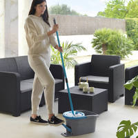 Serpillère à pédale Tornado incluant un seau à pédale, une serpillière en microfibre, un essoreur et une poignée télescopique.