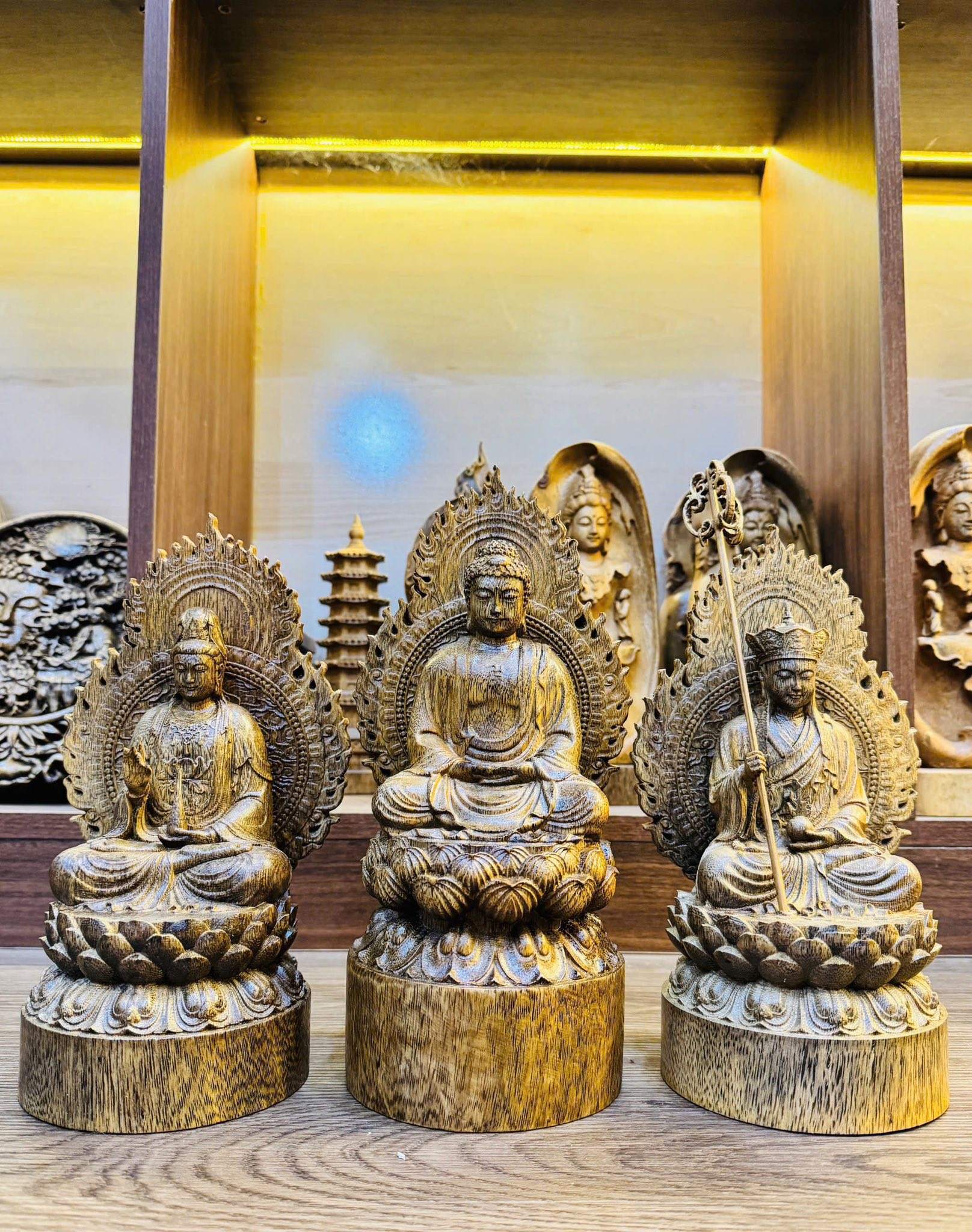 สีน้ำตาล