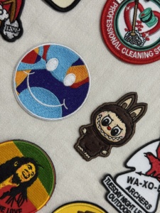 แผ่นปักที่กำหนดเองในหลากหลายสไตล์รีดบนเสื้อผ้ากระเป๋าเตารีดเป็นมิตรต่อสิ่งแวดล้อมบนแผ่นแปะ - Product Image 4