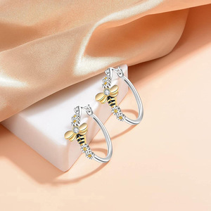Orecchini a Cerchio a Forma di Ape per Donne, Stile Naturale Carino, Accessori per Orecchie da Indossare Ogni Giorno - Product Image 1