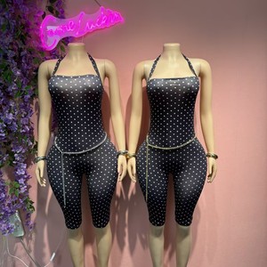 Tute intere da donna alla moda con stampa a pois, senza maniche, con scollo all'americana, allacciatura e effetto snellente - Product Image 1
