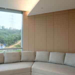 Panneau mural en OSB à grain de bois personnalisé moderne avec design graphique pour la décoration murale intérieure, usage domestique - Product Image 4