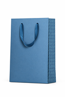Sac fourre-tout en papier kraft recyclable de luxe haut de gamme, durable, avec poignée en ruban pour l'emballage de vêtements
