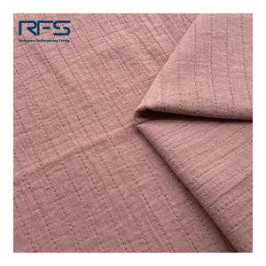 Atacado confortável linhas médias 100% algodão tecido jacquard dupla camada musselina verificar tecido para camisas