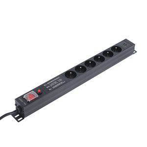 PDU 19 pouces 1U en alliage d'aluminium noir avec 6 prises avec protection contre les surtensions et les surcharges, fonctionnalités USB, France - Product Image 2