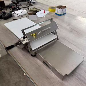 Laminoir à pâte manuel compact mini pour croissants, idéal pour la pâtisserie, la boulangerie et le roulage de pâte à pizza - Product Image 2
